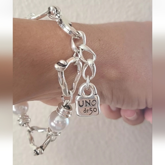 UNO de 50 Bracelet • Perla Mosqueta • BN - Picture 13 of 15